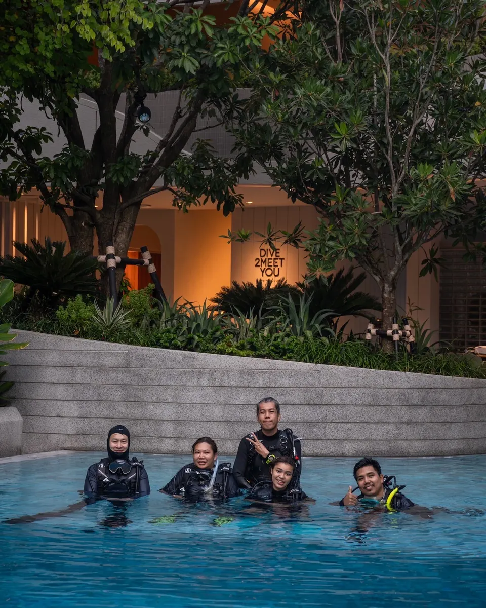 Students in the D2MY saltwater pool